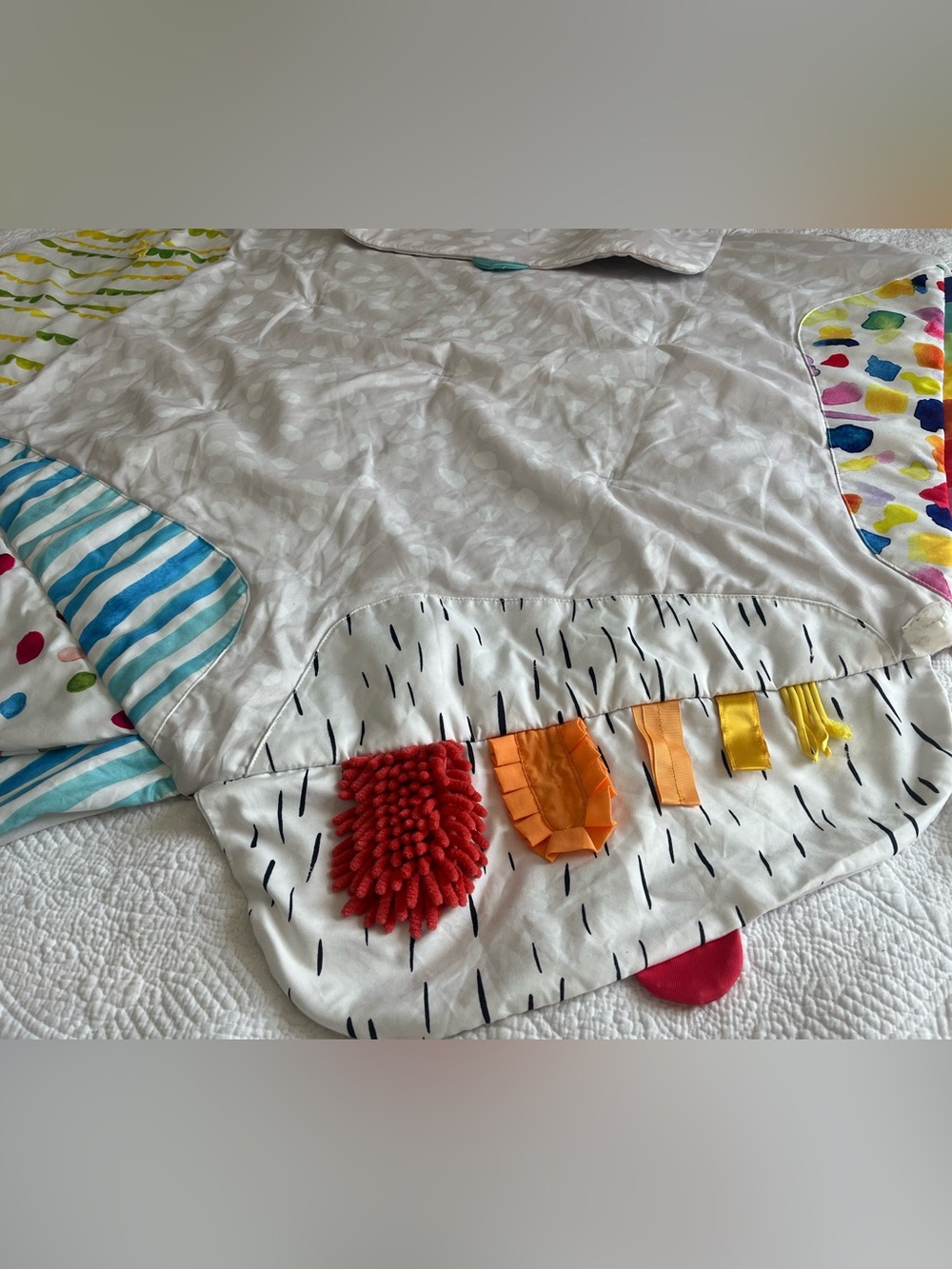 Love Every Play Gym Mat only clean GUC lovevery